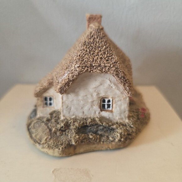 Clover Cottage Lilliput Lane Ltd in Original Box with Deed Certificate 1988 - Picture 5 of 12